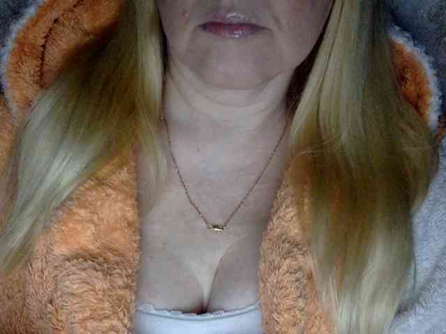 BlondyVio webcam