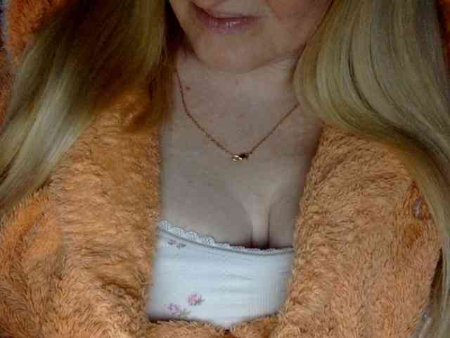 BlondyVio webcam