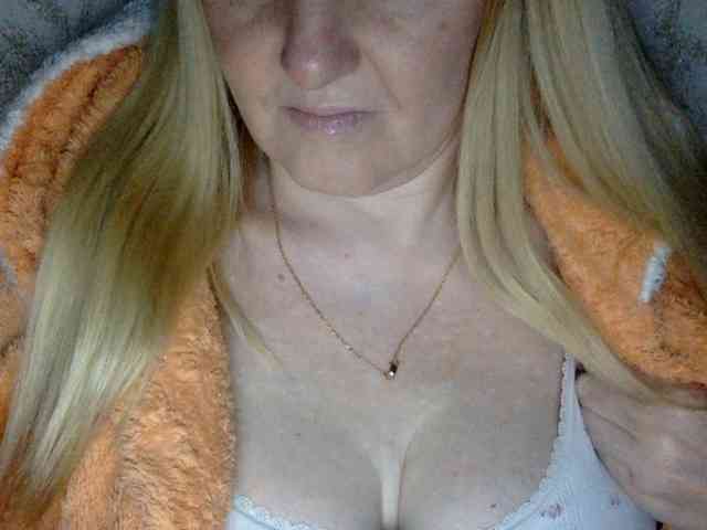 BlondyVio webcam