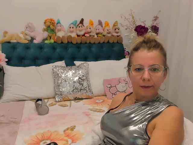 SalomeJade webcam