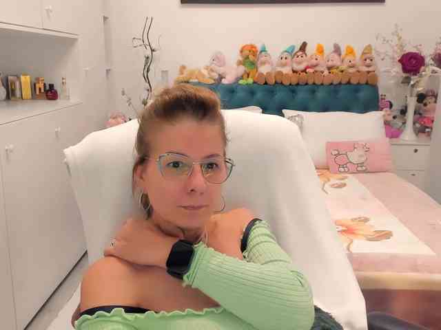 SalomeJade webcam