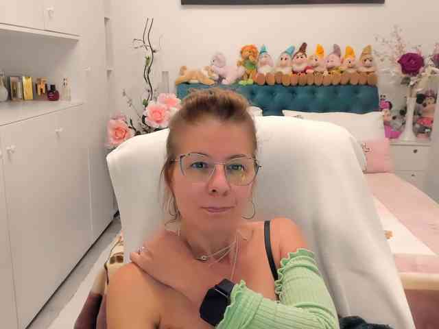 SalomeJade webcam