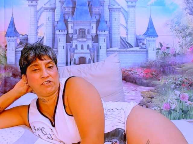 indianroxy webcam