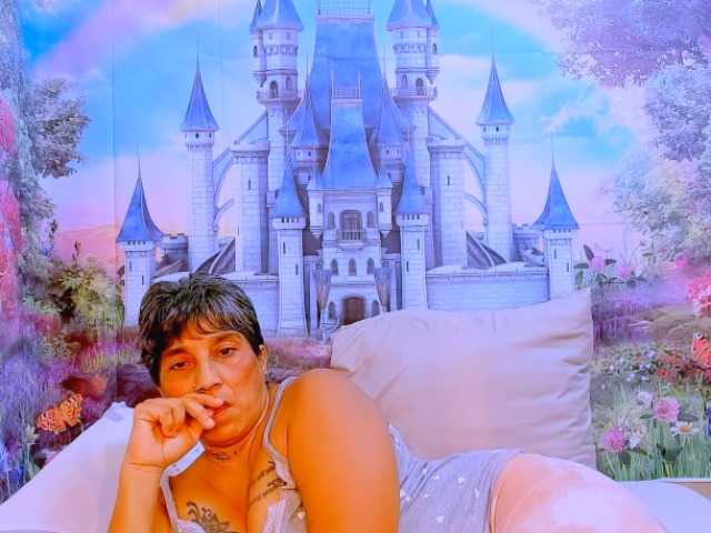 indianroxy webcam