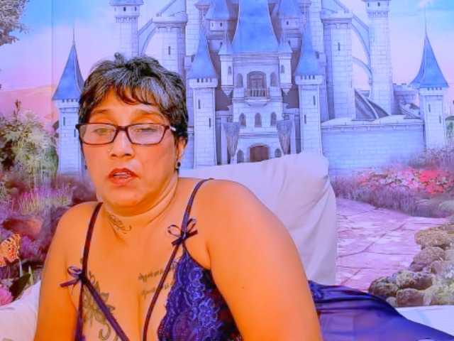 indianroxy webcam
