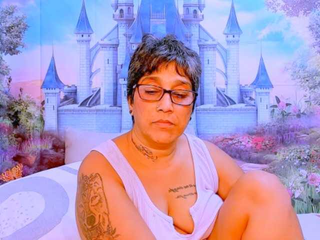 indianroxy webcam