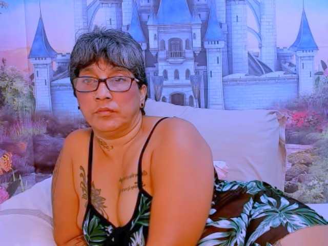 indianroxy webcam