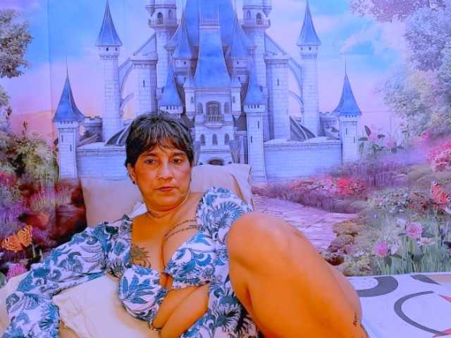 indianroxy webcam