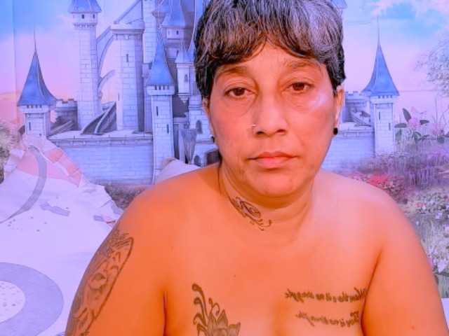 indianroxy webcam