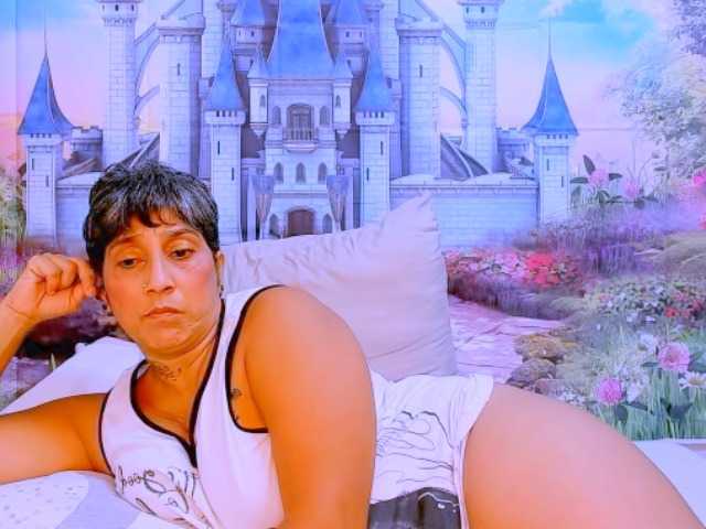 indianroxy webcam