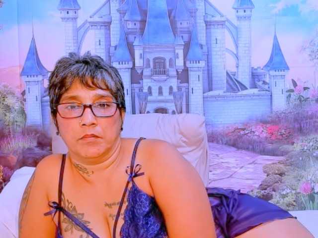 indianroxy webcam