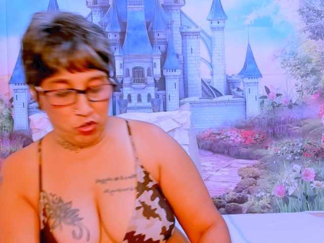 indianroxy webcam