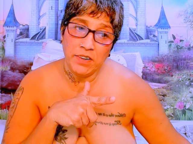 indianroxy webcam
