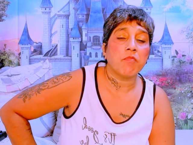 indianroxy webcam