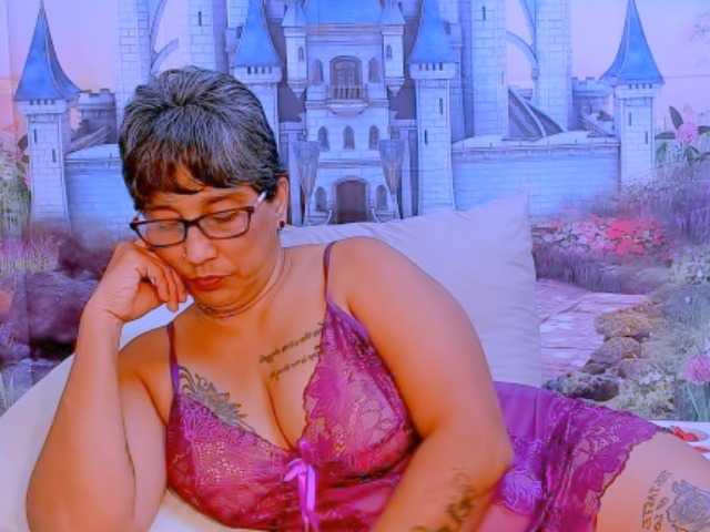 indianroxy webcam