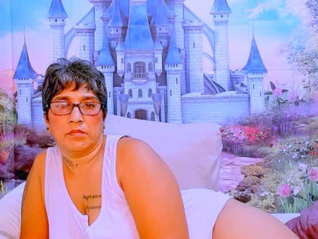 indianroxy webcam