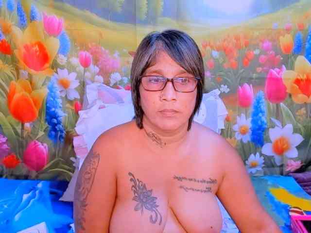 indianroxy webcam