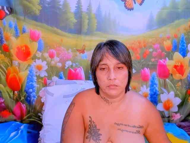 indianroxy webcam