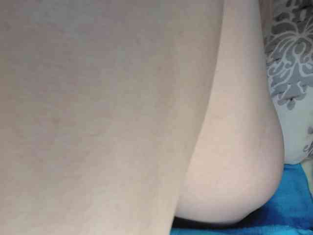 JulieSquirts webcam