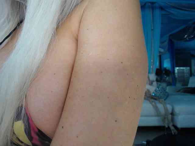 adrianna_fox webcam