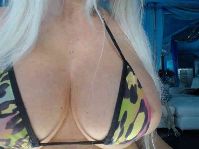 adrianna_fox webcam