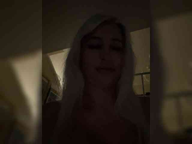 adrianna_fox webcam
