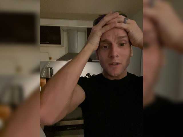 Vai a chattare su ETHAN_MOORE ETHAN_MOORE