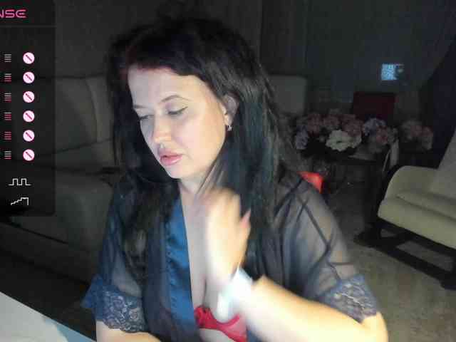 LoveCatsuit webcam