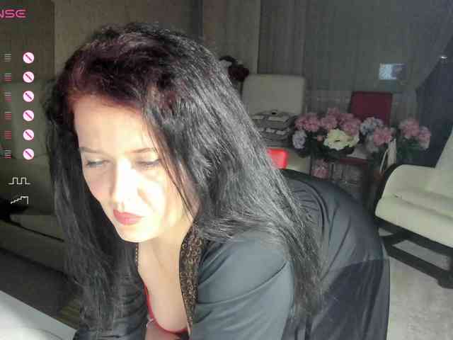 LoveCatsuit webcam