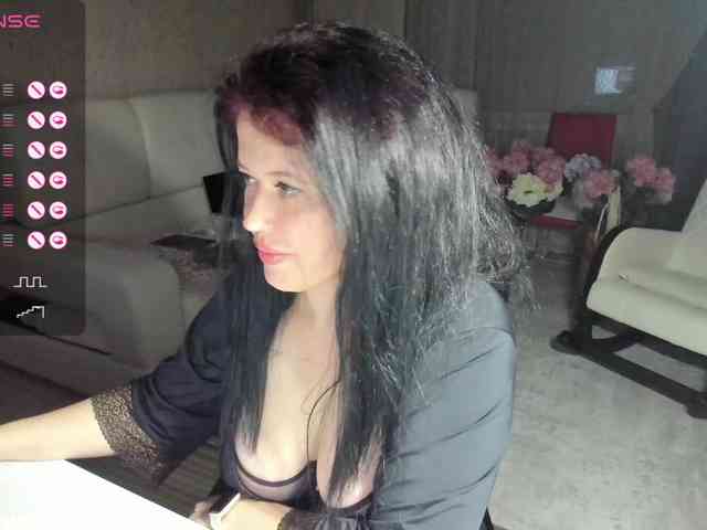 LoveCatsuit webcam