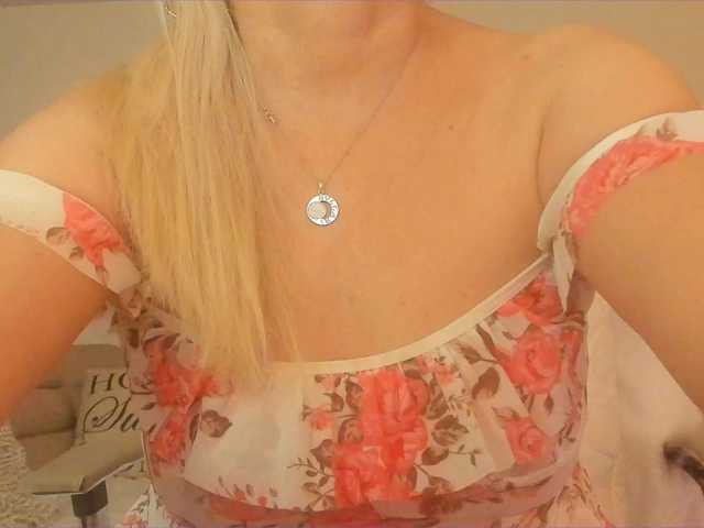 LadyJanine webcam