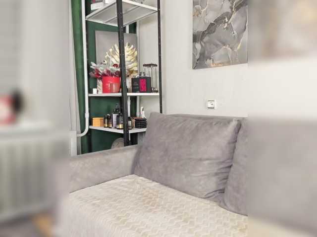 Entra en el chat con el modelo 1_Aariella_1 1_Aariella_1