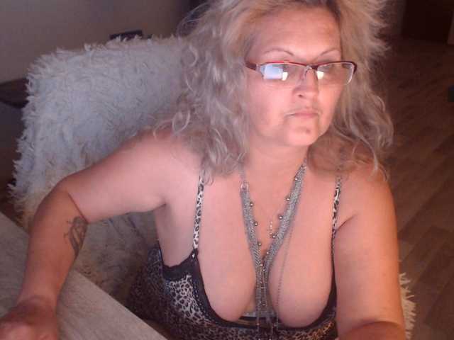 Angel_Dm_Milf webcam