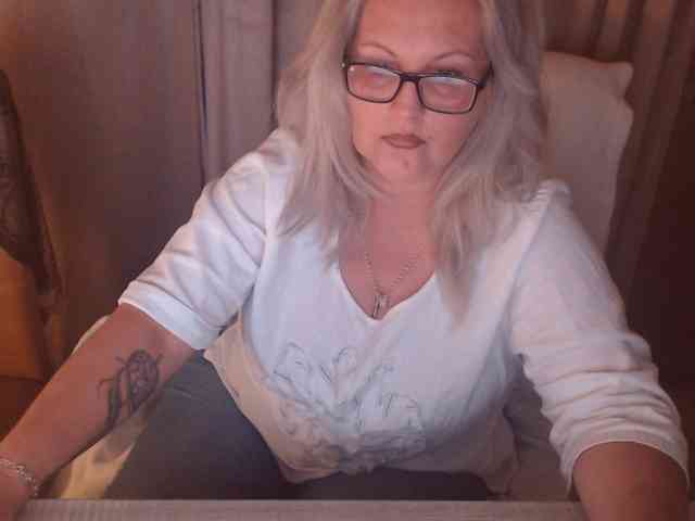 Angel_Dm_Milf webcam