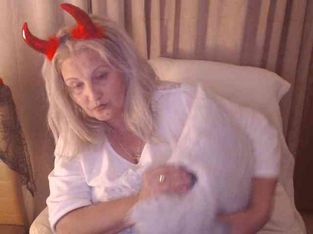 Angel_Dm_Milf webcam