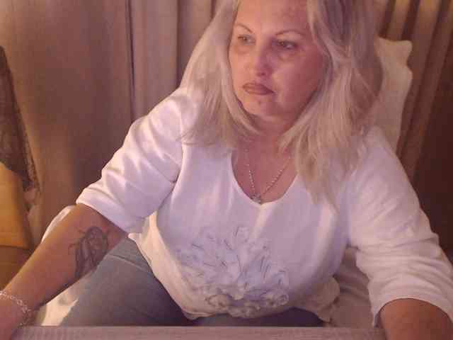 Angel_Dm_Milf webcam