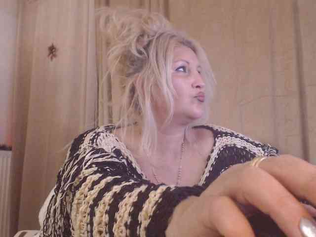 Angel_Dm_Milf (DivineBlond, Ember_Skye, HannahRouge)