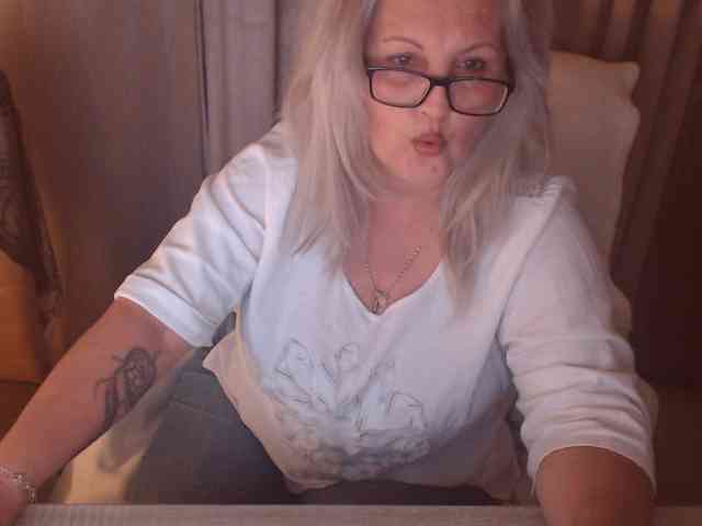 Angel_Dm_Milf webcam