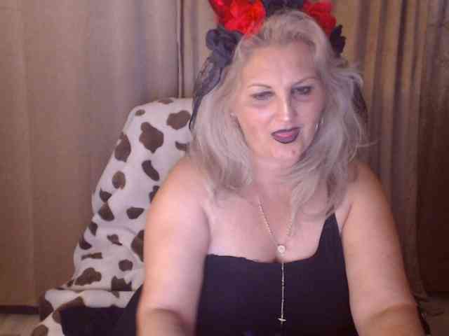 Angel_Dm_Milf webcam