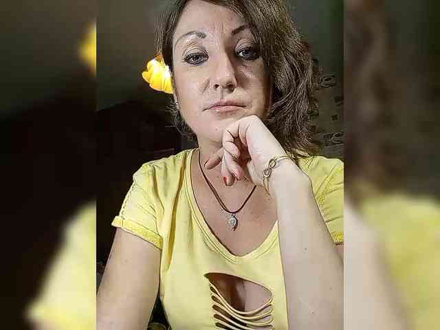 8BESTGirl8 webcam