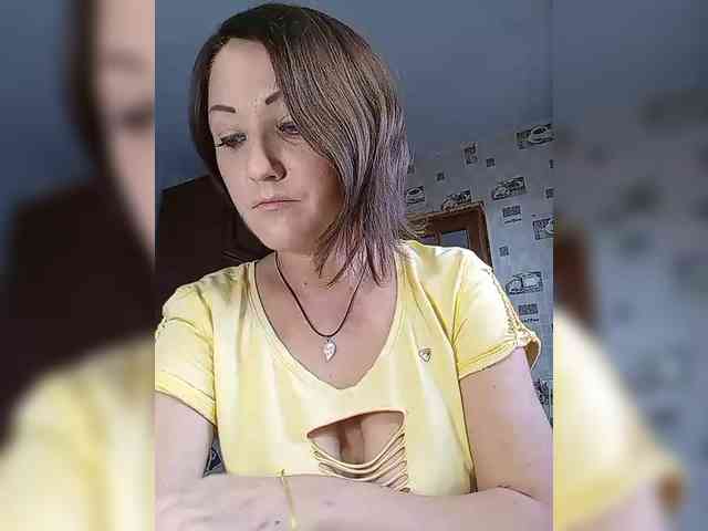 8BESTGirl8 webcam