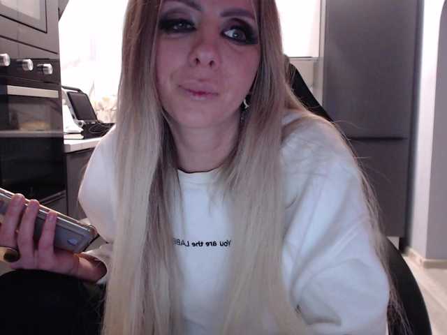 Vai a chattare su blondalina blondalina