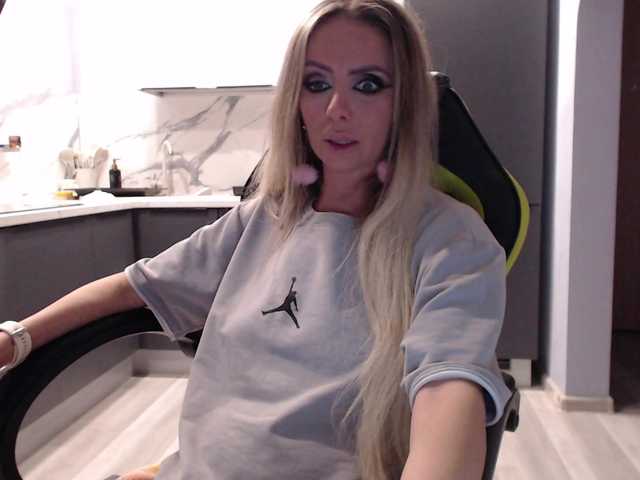 Vai a chattare su blondalina blondalina