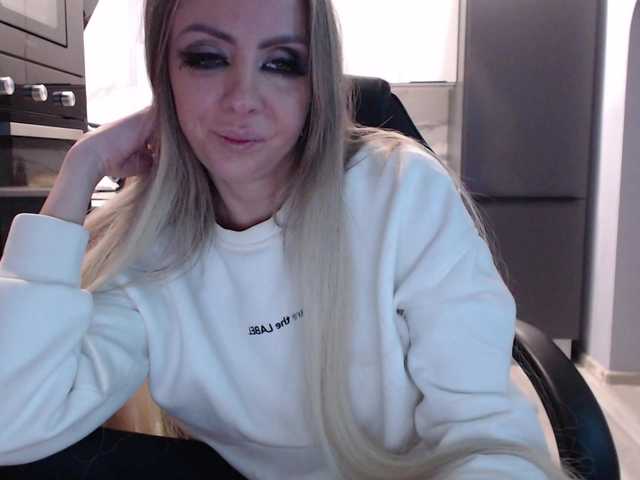 Vai a chattare su blondalina blondalina