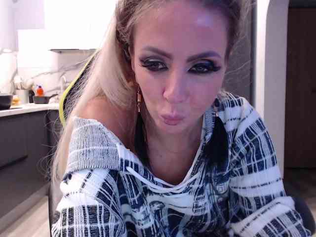 blondalina webcam