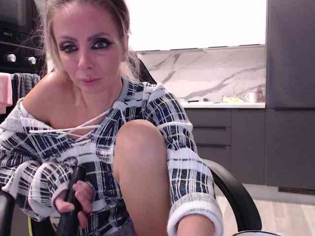 blondalina webcam