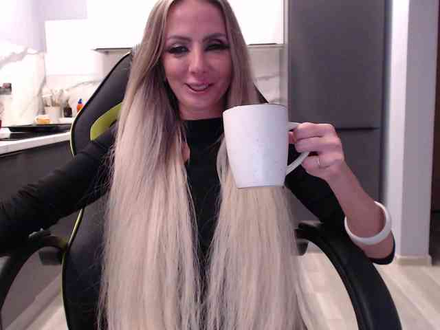 blondalina webcam