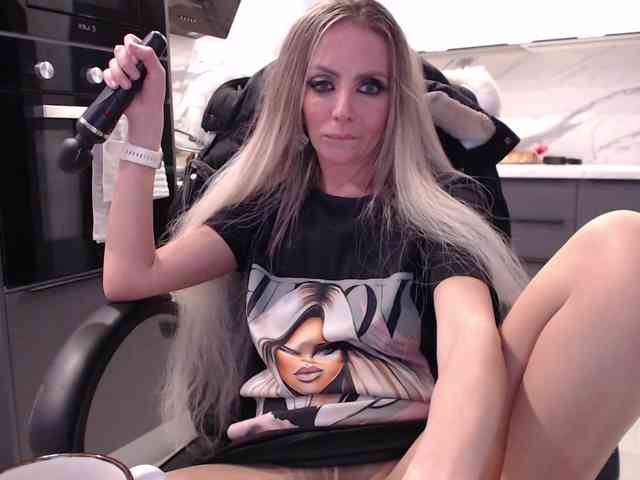 blondalina webcam