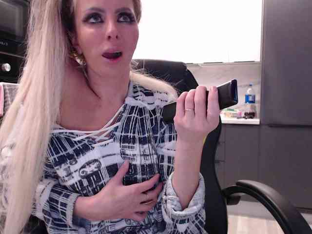 blondalina webcam