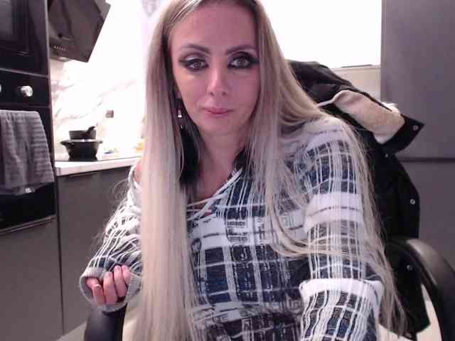 blondalina webcam